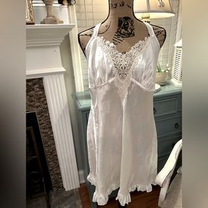 Linea Donatella Gown Pearl White size XL